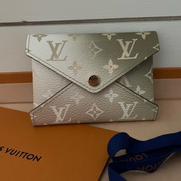 Louis Vuitton Kirigami Pouch - Picture 2 of 9